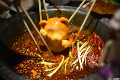 重慶老火鍋底料批發(fā)，吃火鍋的時候應該注意哪些“點”